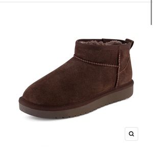 Cushionaire Water Resistant Ankle boot size 6.5Wide